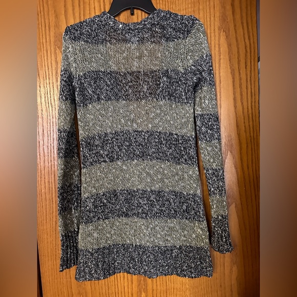 Mudd button up sweater with 2 pockets, Size M, black, white & green - Picture 3 of 3